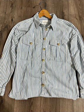 American Eagle Outfitters Striped Button Down Shirt in White & Blue Size XS